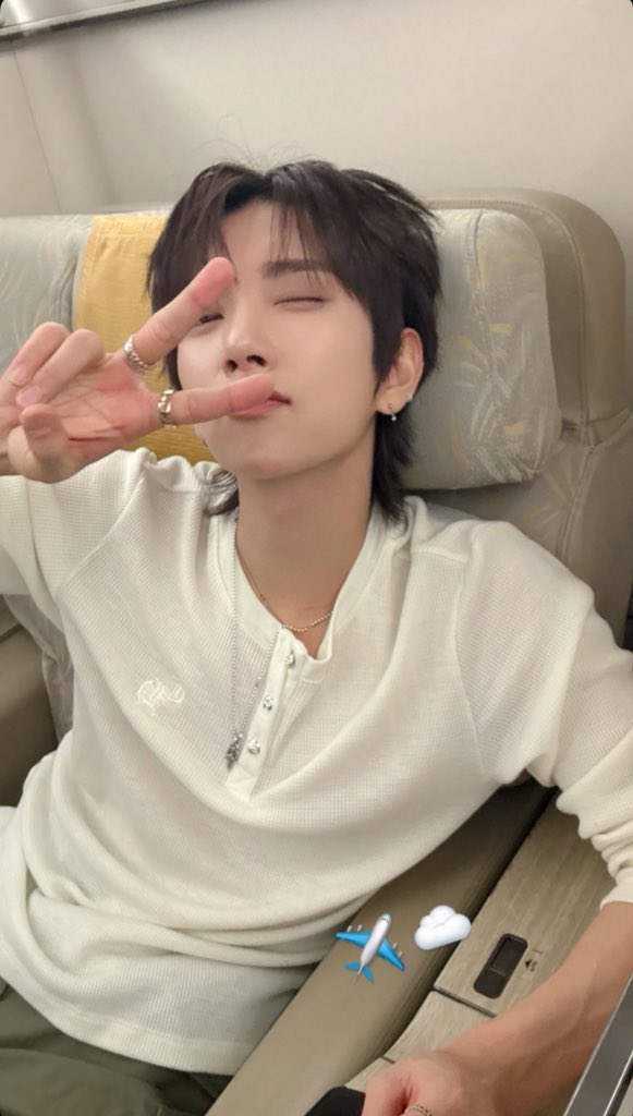 hyoukas's tweet image. we are so well fed with joshua selfies this year alone i hope he never stops feeling cunty and take more selfies