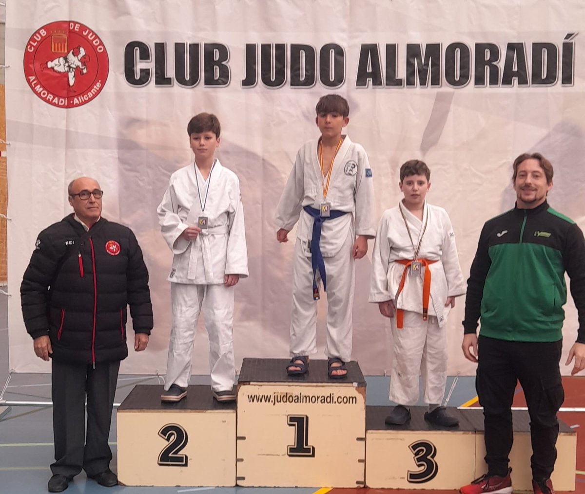 Tres nuevas medallas suma el Club Judo Águilas a nivel nacional
<a href="/AYUNTAGUILAS/">AYTO. DE ÁGUILAS</a> 
radioaguilas.blogspot.com/2026/01/tres-n…