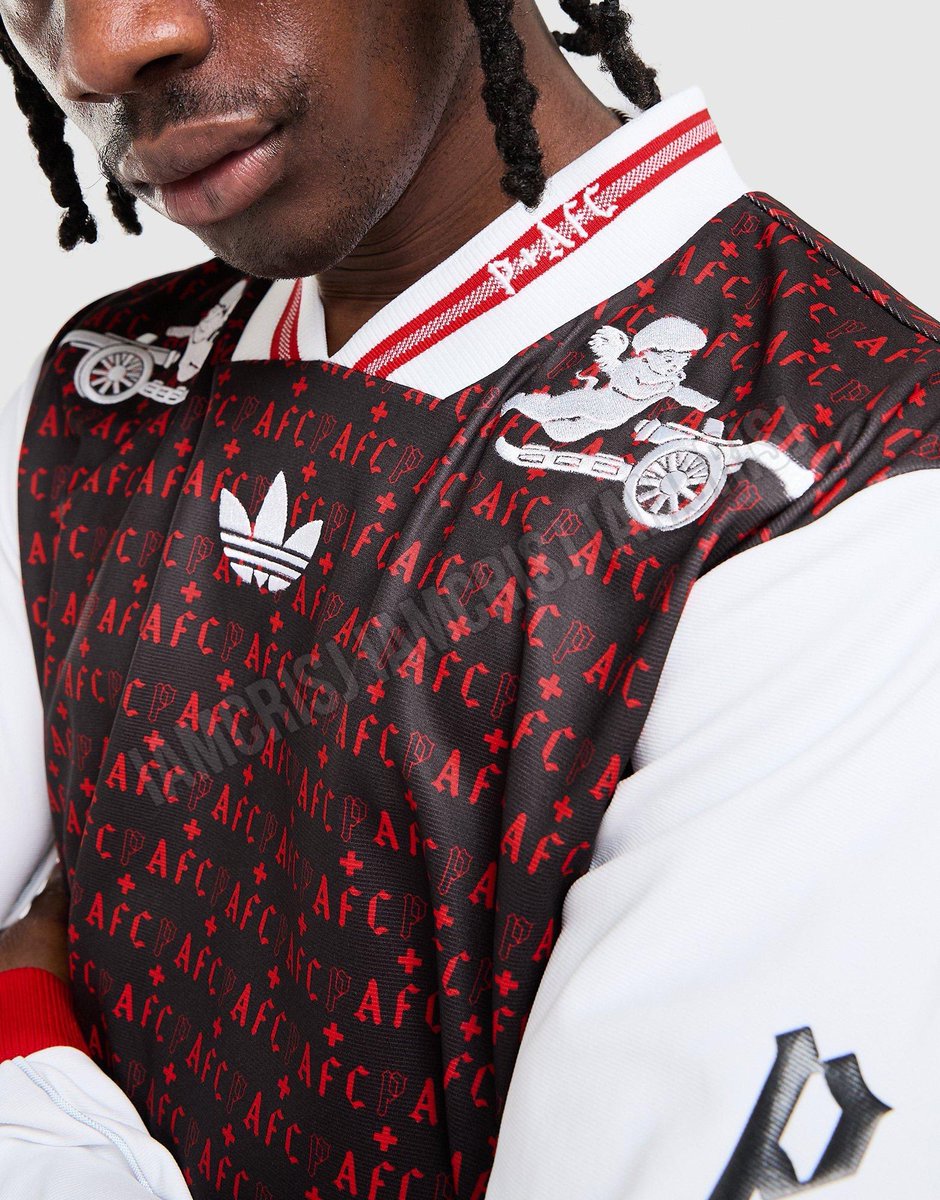 The Arsenal street wear collaborations keep coming..

Here’s an exclusive look at a forthcoming collection with PLACES + FACES

P+F previously worked with the club on the 24/25 third kit 

🥷