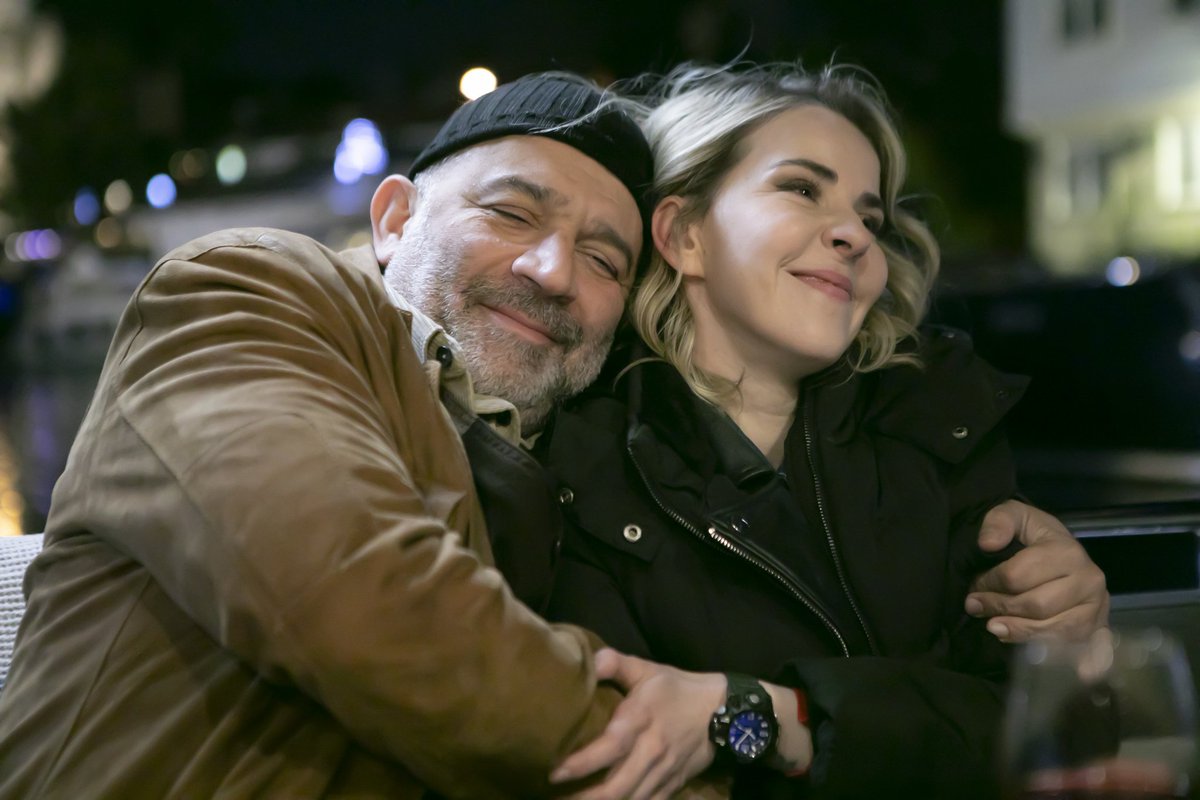 #ArkaSokaklar son bölümünde ekrana gelen, #SelMes'in kızları Ayşecan’ı birlikte banyo yaptırdığı sahne ise izleyicinin içini ısıttı. Hem eğlenceli hem de sevgi dolu anların yaşandığı bu sahne, sanal medyada kısa sürede gündem oldu. 

SANAL MEDYADA ÖVGÜ YAĞMURU

Paylaşılan