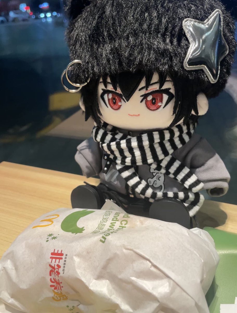 cielo0930's tweet photo. 还得是🍔 https://t.co/Otd3xy9RRp