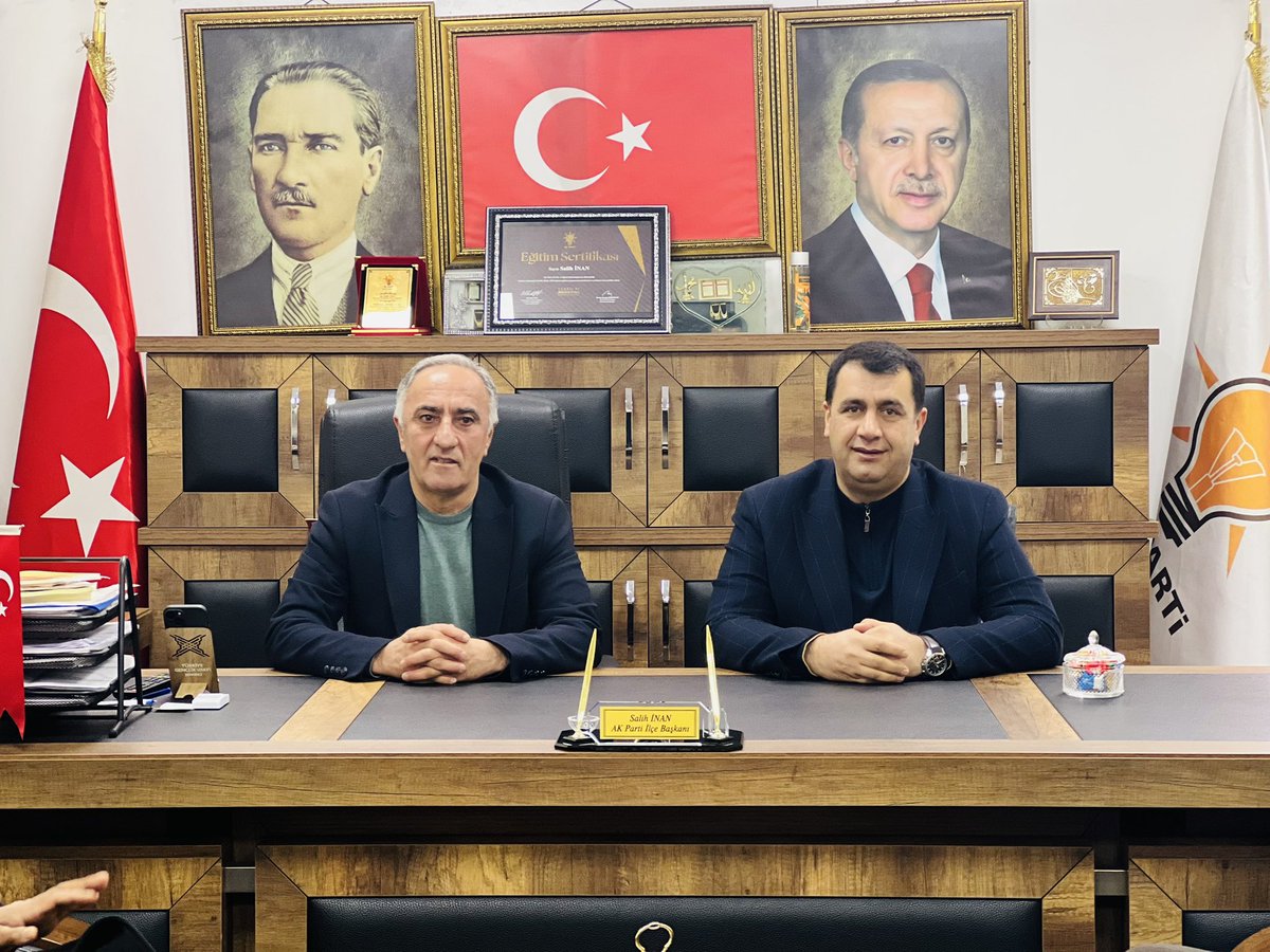 Salihinann's tweet photo. 📍AK Parti Şemdinli İlçe Başkanlığı 

✅ İlçe Danışma Meclisi Toplantısı

Belediye Başkanımız Sn. Fahri Şakar ve önceki dönem Belediye Başkanımız Sn. Tahir SAKLİ’nin katılımlarıyla Teşkilatımızın birlik ve beraberlik ruhunu pekiştiren İlçe Danışma Meclisi Toplantımızı gerçekleştirdik.

Toplantımızda 
📍saha çalışmalarımız 
📍Yeni üye kayıtları 
📍teşkilat çalışmalarımız 
📍Belediyemizin yapılan çalışmalarını 
önümüzdeki döneme dair hedeflerimizi istişare ettik. 

tüm dava arkadaşlarımıza teşekkür ediyor, alınan kararların ilçemiz ve teşkilatımız adına hayırlara vesile olmasını temenni ediyorum.

@RTErdogan 
@Akparti 
@abuyukgumus 
@MustafaAlkayis 
@byildiz63 
@KayaZeydin 
@sakar_fahri
