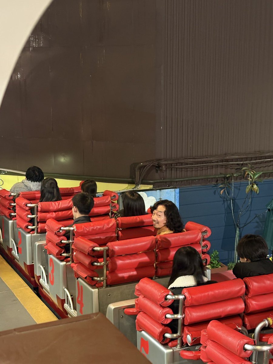 昭和100年 内閣府主催  
『#夏の夜の夢』

舞台写真📸🧚  
＠hanayashiki1853

1853年から続く花やしき
時代を超えて人を惹きつけるエネルギーを感じました。
伝統の中に感じる、静かな味わい。
浅草行ったらぜひ遊んでみてください💐

#花やしき  
#A3