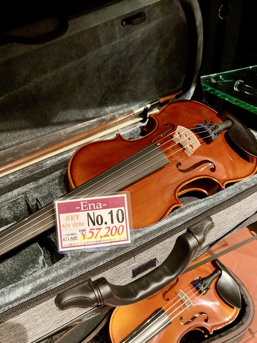 枚方店2階のショーケースに「ホレイシオ・ルカ/ V-100」 ルーマニア製