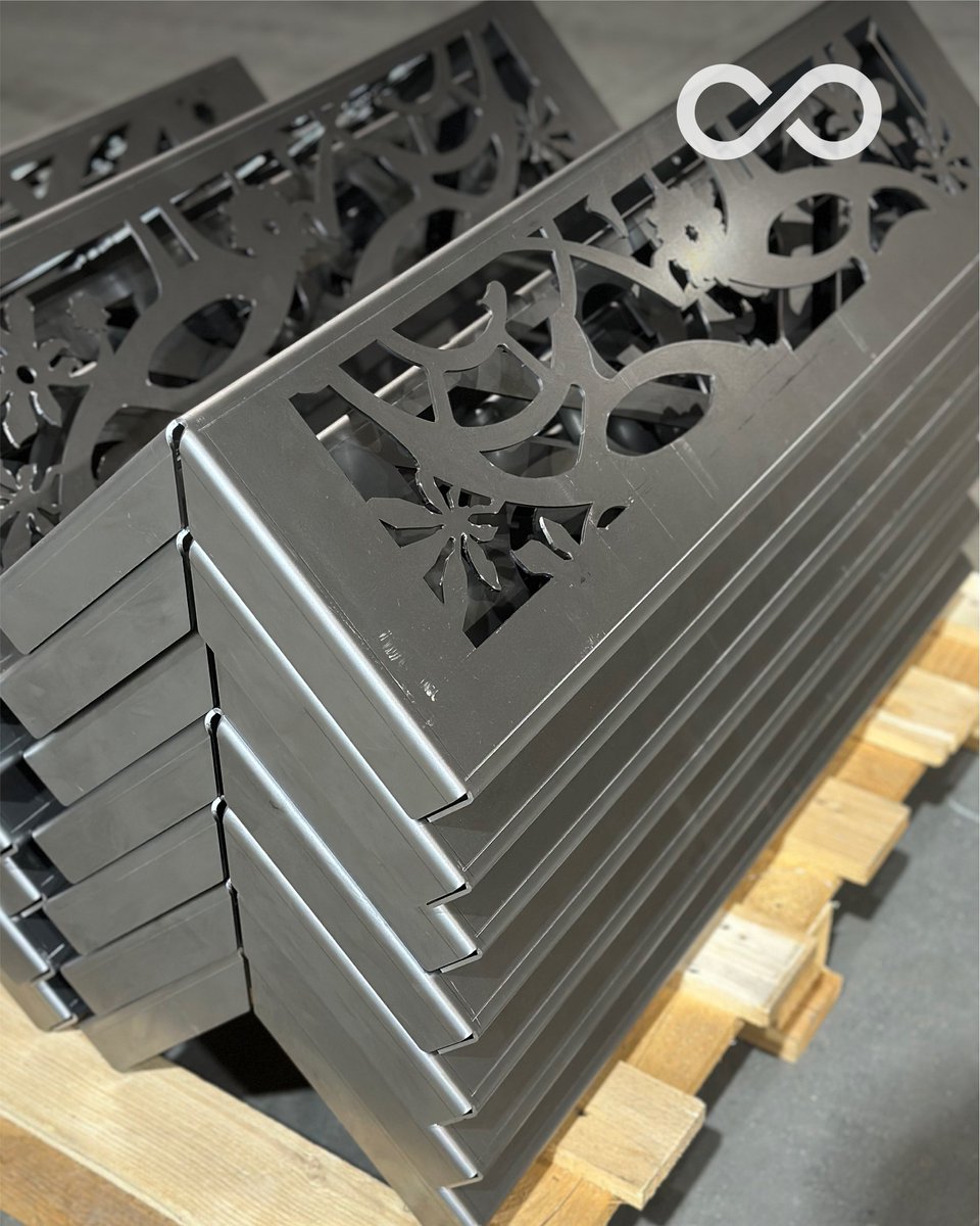 Las cenefas decorativas requieren precisión en el corte láser para lograr un patrón limpio y definido. 🔍 Diseño, técnica y precisión, bien alineados. 😉

#LaserBoost #CorteLáser #PlegadoLáser #FabricaciónOnline #IngenieríaDePrecisión