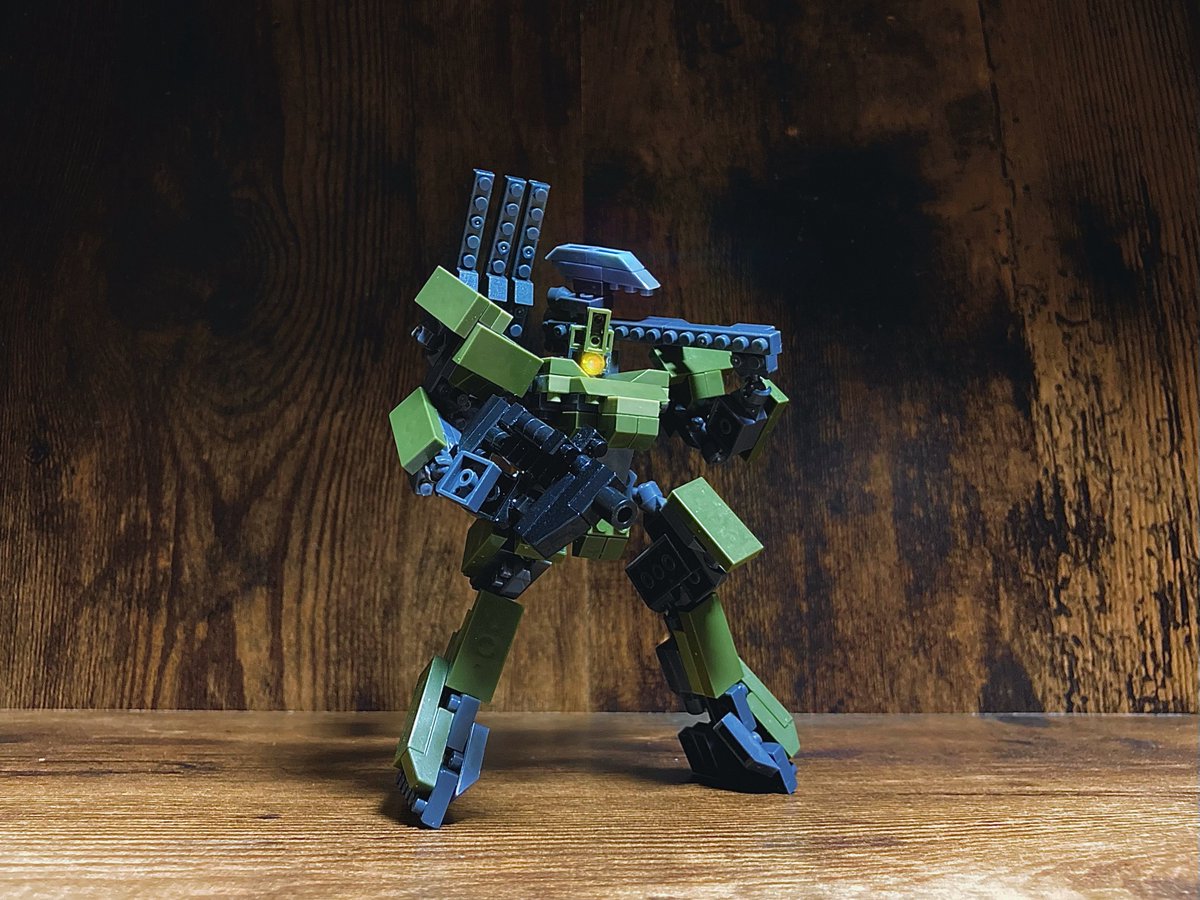 Rom_ROBObuilder's tweet photo. トルストイ設計局製第三世代機には帝国陸軍工廠が製造する自走式ロケット砲VA-13(※リプ参考)の多連装ロケット砲の改良型が搭載されている。
陣地攻略において制圧射撃と高機動戦闘を両立できる本機の登場は帝国陸軍の戦術を大きく発展させた。
#プチブロック #mech #RAMTAC https://t.co/7rJ8u51AMx