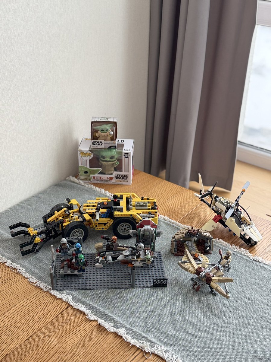 rapressor's tweet image. всього якась година і я почистив від пилюки це добро, тре скляна шафа 🫠