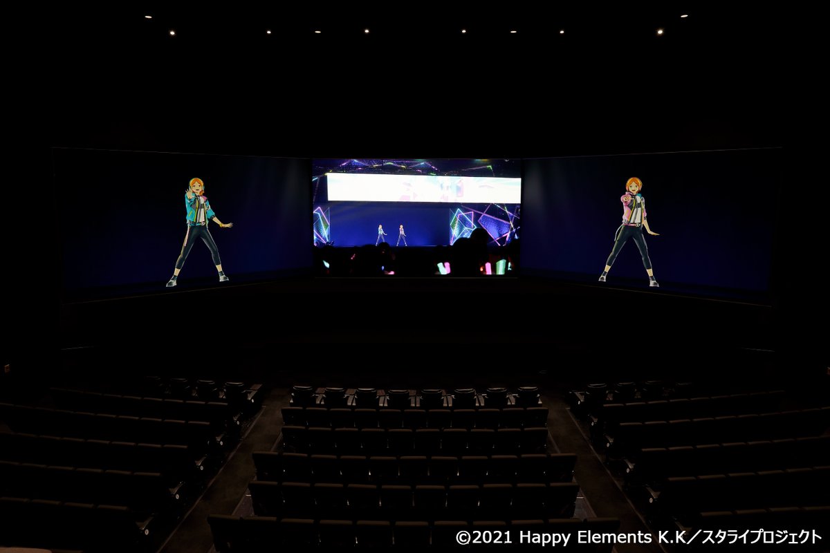 🎬🌟週末は、ぜひ劇場でライブ体験を🌟🎬

#スタライ 𝟗𝐭𝐡 𝐓𝐨𝐮𝐫
3面ライブスクリーン🎞

🎶🎵公開中🎵🎶

🎁週替わり入場者特典 #2wink ＆ #Knights 配布中！
📸ユニットオリジナルポスター掲出中！

土日はぜひ、大迫力のワイドスクリーンで
熱狂のステージをご堪能ください🎤🔥
