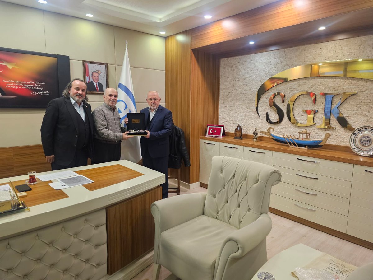 75. YIL ZİYARETLERİMİZ DEVAM EDİYOR
Cemiyetimizin kuruluşunun 75. yılı münasebetiyle İl Sosyal Güvenlik Kurumu Müdürü Emin ŞAHİN beyefendiyi ziyaret ettik.

Kendilerine misafirperverliklerinden dolayı teşekkür ederiz.