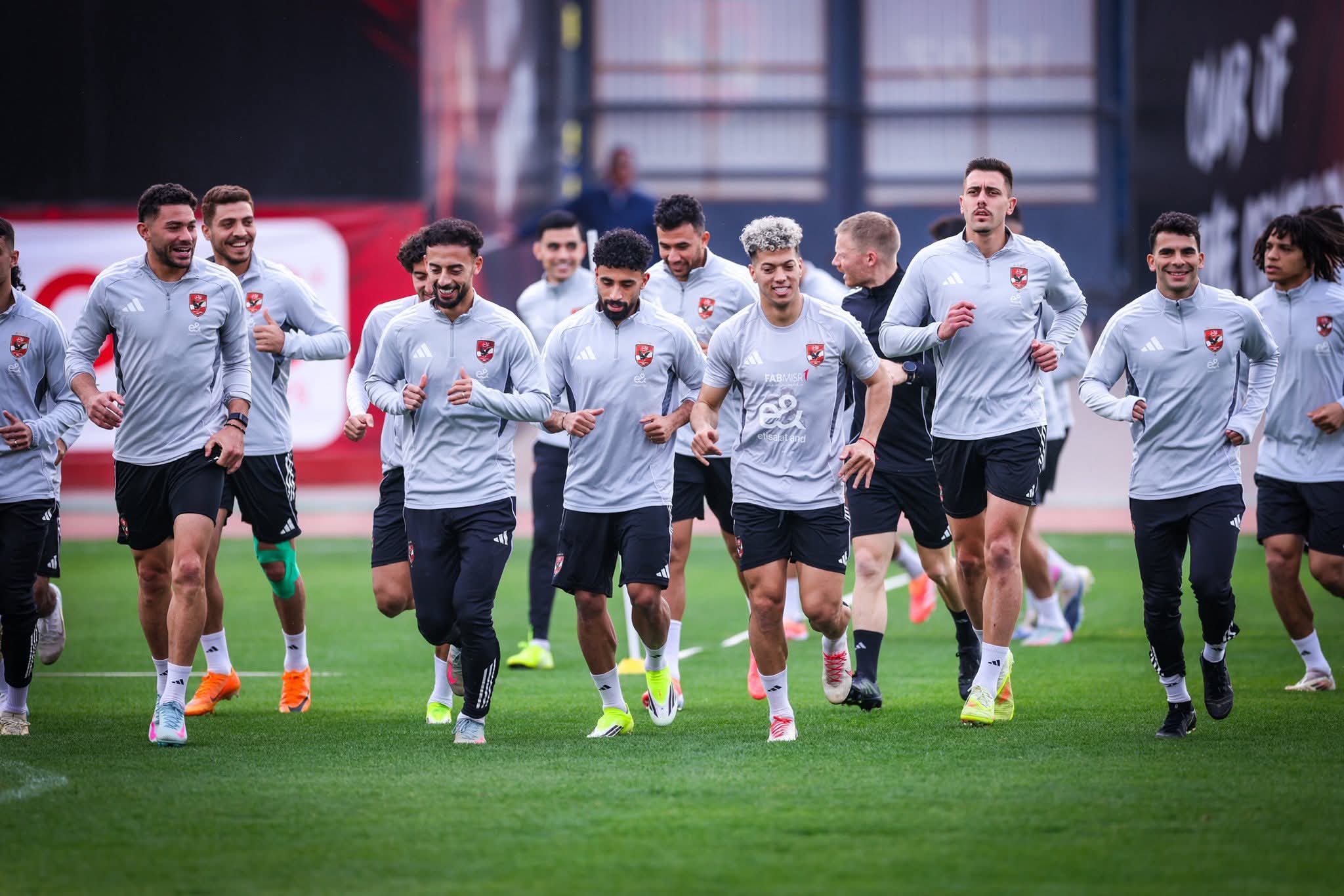 لاعب تتوقع تألقه اليوم مع الأهلي ضد يانج أفريكانز هو.......؟ 