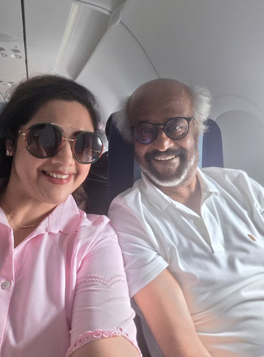 ChennaiTimesTOI's tweet photo. Actress #Meena shares a moment with the legendary #Rajinikanth on their flight. ✈️

#TravelTales #Kollywood https://t.co/0jpGoQw1gb