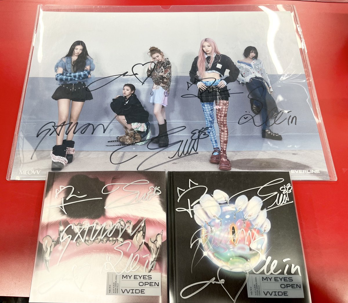 MEOVV #미야오 🐈⬛トレカ🐈⬛ 🐈⬛サイン入りポスター MEOVV #미야오 🐈⬛トレカ🐈⬛ 🐈⬛サイン入りポスター