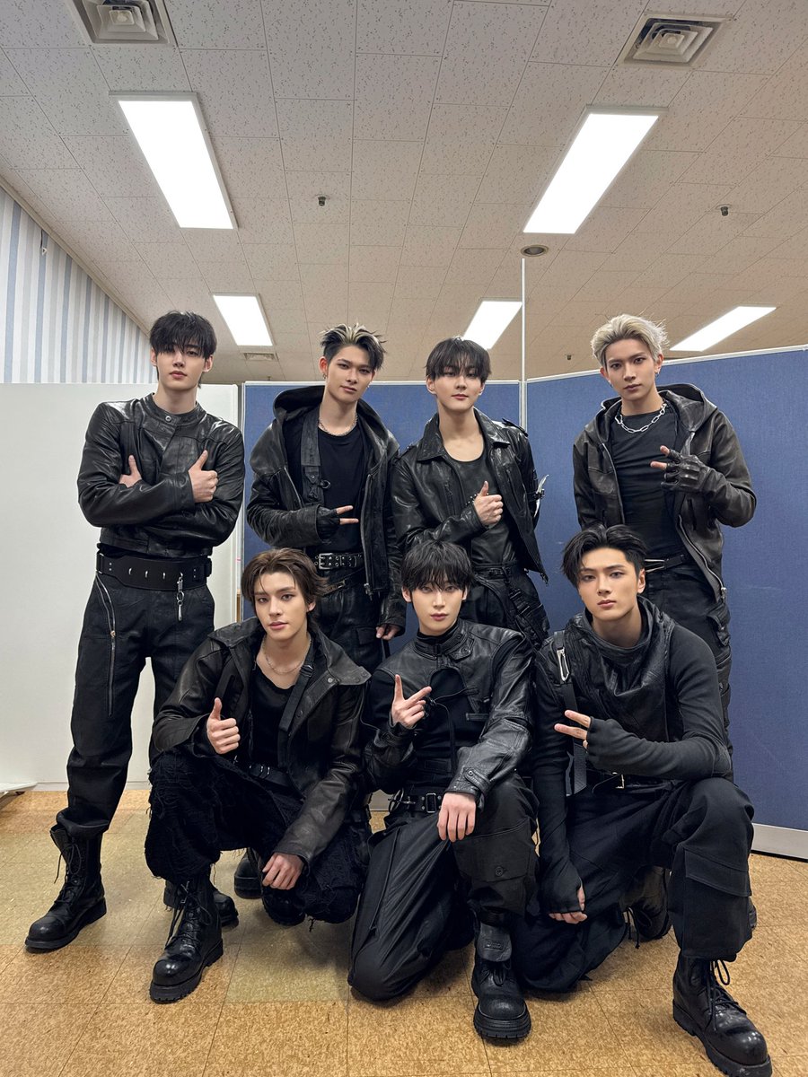 ENHYPEN's tweet image. [#오늘의ENHYPEN] 우린 언제나 엔진이라는 운명을 택해♥️ 오늘도 힘차게 응원해 줘서 고마워요 엔진이 짱이야! #260123 @ 뮤직뱅크