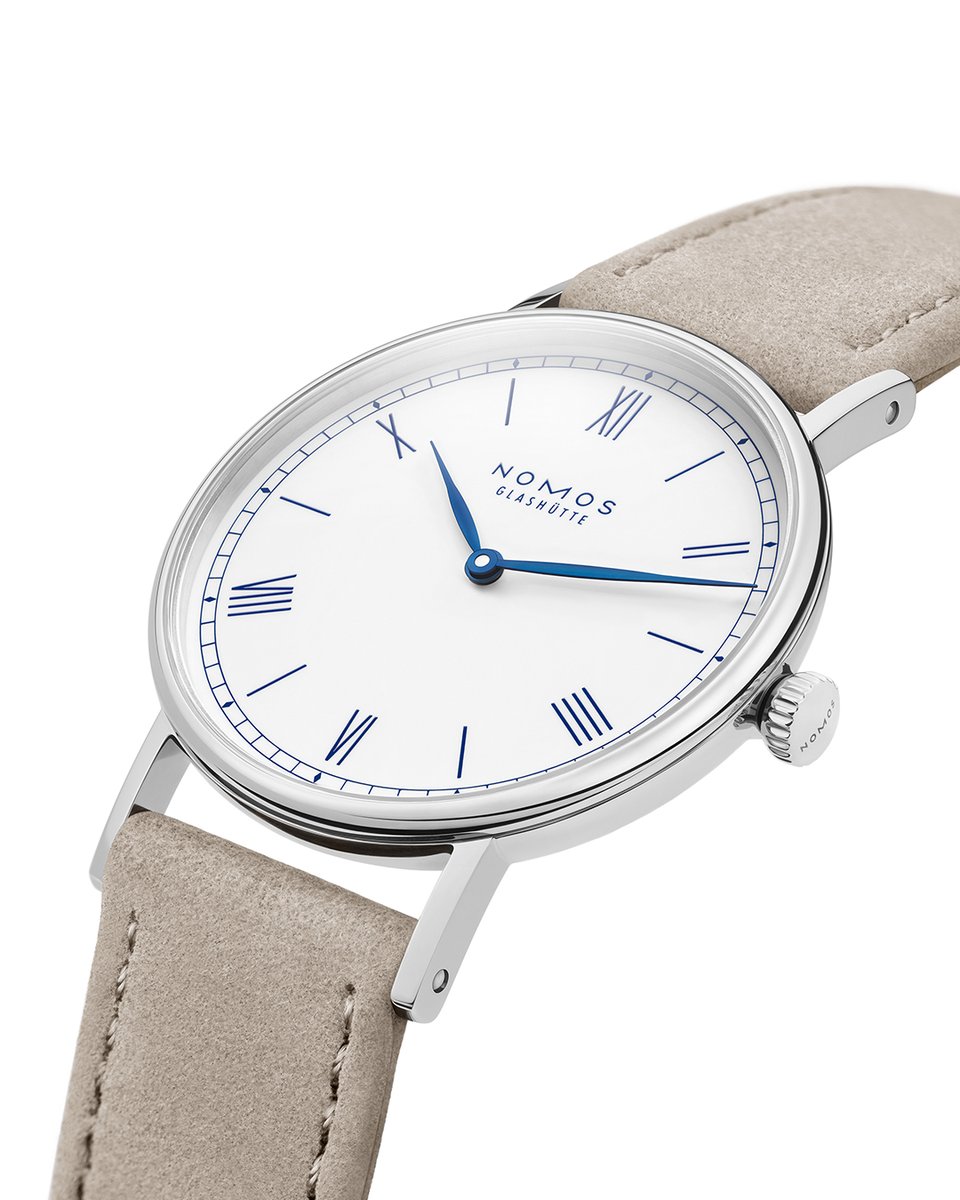 nomosglashuette's tweet image. #Ludwig 33 duo for #Japan features an enamel white #dial with indigo typography. With just two hands and in a smaller size of 33 mm, the #watch suits more delicate wrists particularly well. 

Limited to 50 pieces. Exclusive to Japan and #NOMOS store.

nomos-glashuette.com
