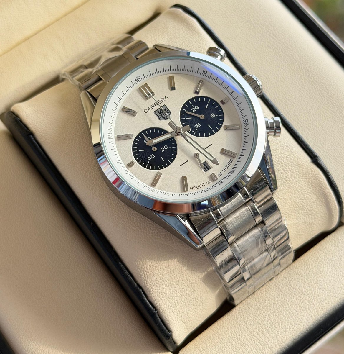 vach_Co's tweet photo. Best stainless steel watches for men to buy @150,000ugx 
Contact 0703532775 https://t.co/tcY2yTasFi