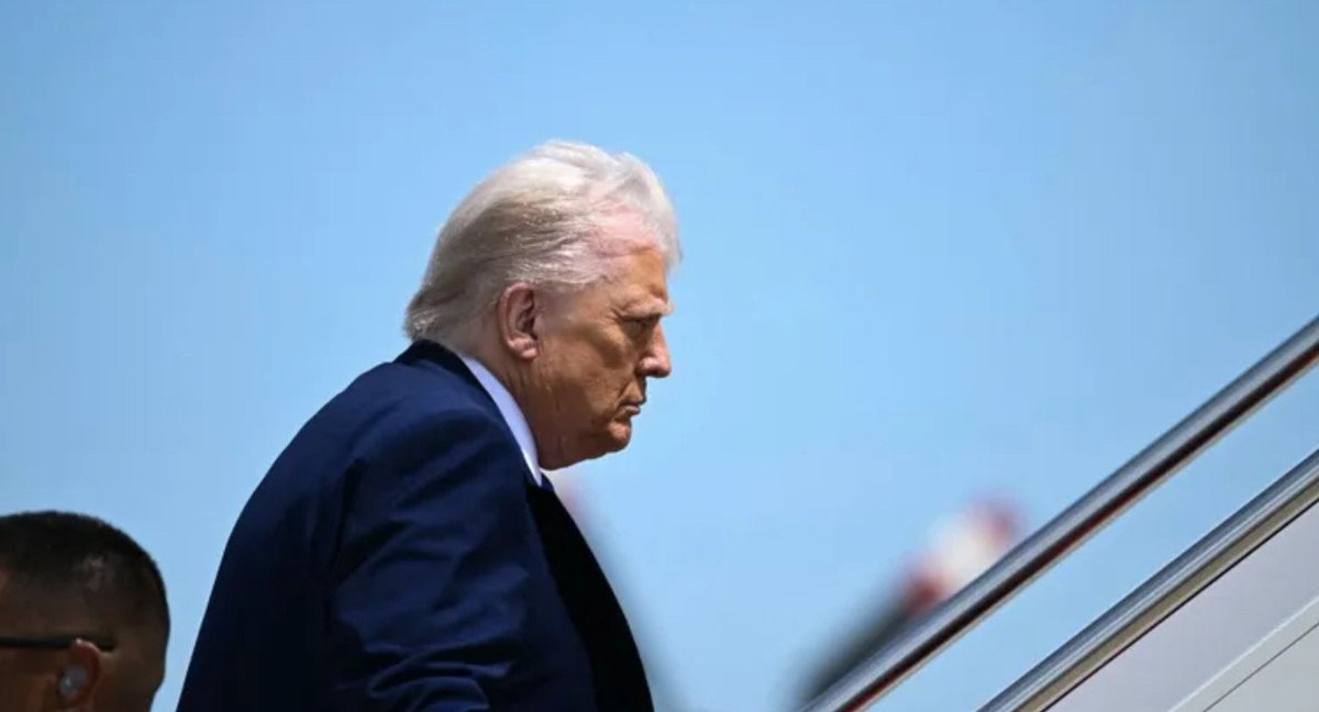 mog_china's tweet image. 🇨🇳🇺🇸
عـــــــــــــــــاجل وغير عادي
🔴انت الان تشاهد نهاية القرن الأمريكي🔥
​نيويورك تايمز تفجرها بتقرير ناري: ترامب "تنازل" رسمياً عن عرش الاقتصاد العالمي للصين! 
​الصحيفة:
 سياسات "أمريكا أولاً" بأنها "هدية مجانية" لبكين، وتؤكد: بكين أصبحت الآن القائد الجديد للعولمة بينما…