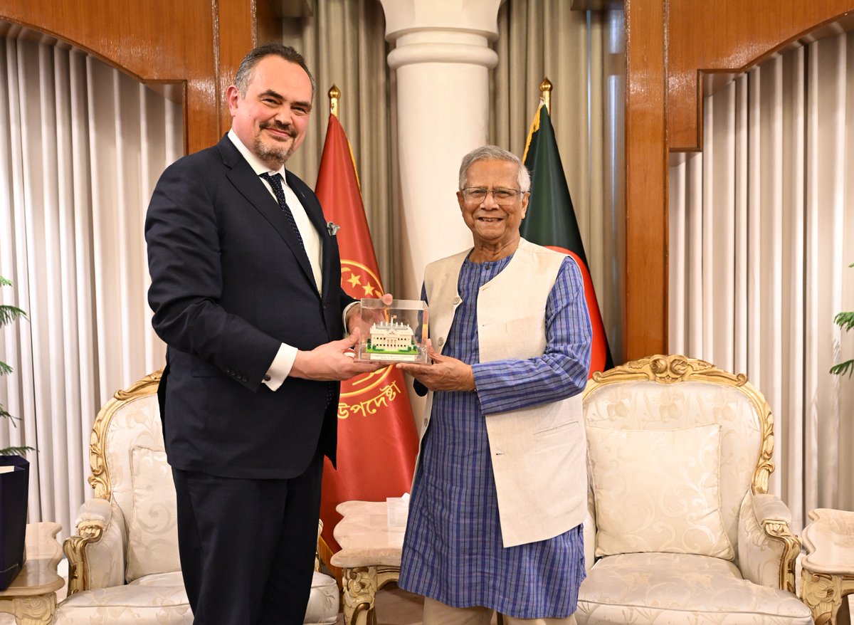 USAmbBangladesh's tweet photo. I had the honor to meet Chief Advisor Muhammad Yunus. We had a good meeting about U.S.-Bangladesh cooperation in economic, security, and other key sectors that will enrich and protect both of our countries. https://t.co/r4VubJZViL
