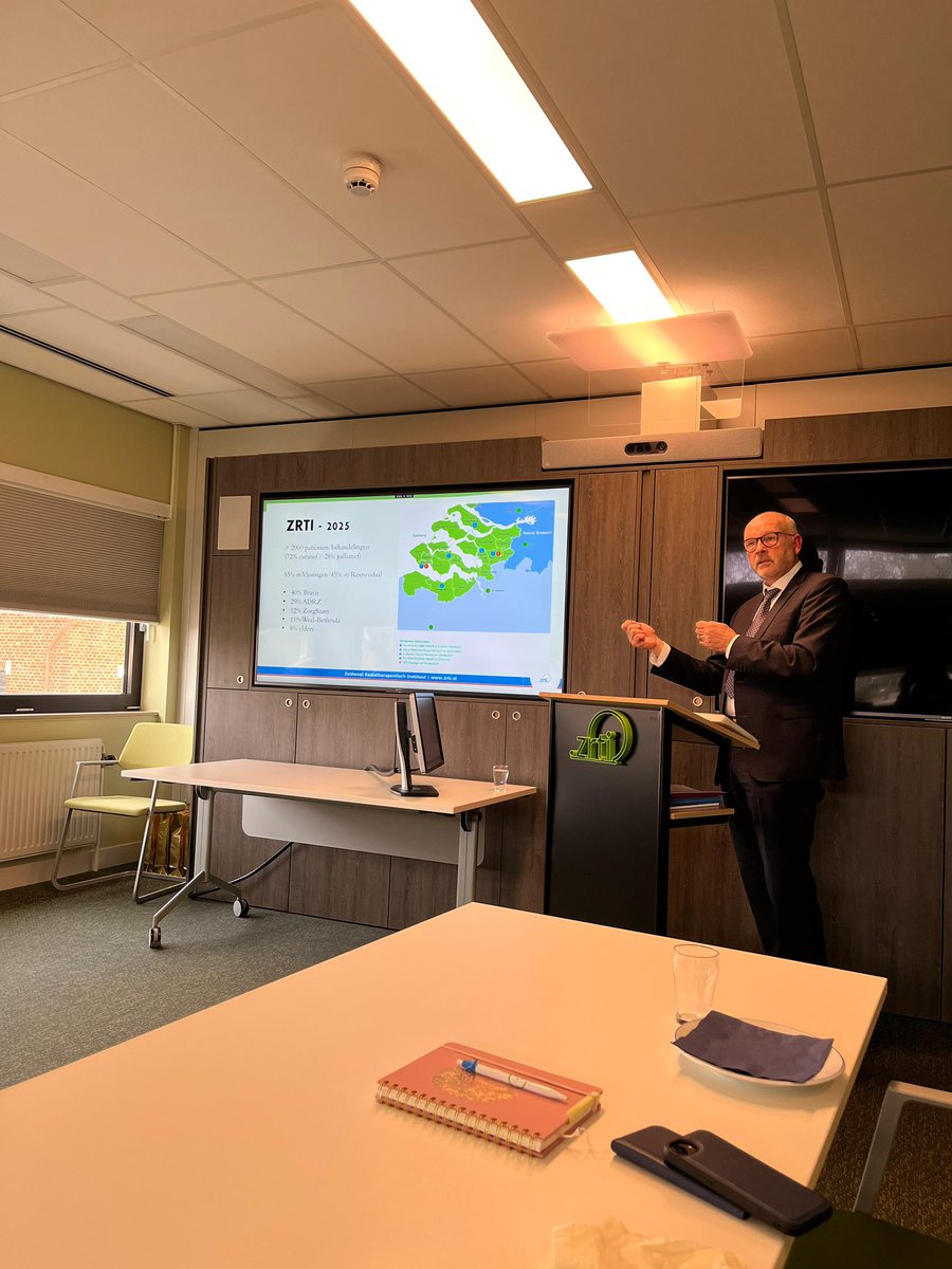 HarryvdMaas's tweet photo. Samen met Hugo de Jonge op bezoek bij het Zuidwest Radiotherapeutisch Instituut, Vlissingen. Het #ZRTI laat zien waar Zeeland voor staat: hoogwaardige #kankerzorg, dichtbij en mensgericht. Het is belangrijk dat we deze zorg nu en in de toekomst blijven aanbieden in @provzeeland https://t.co/v1zUmJBhI6