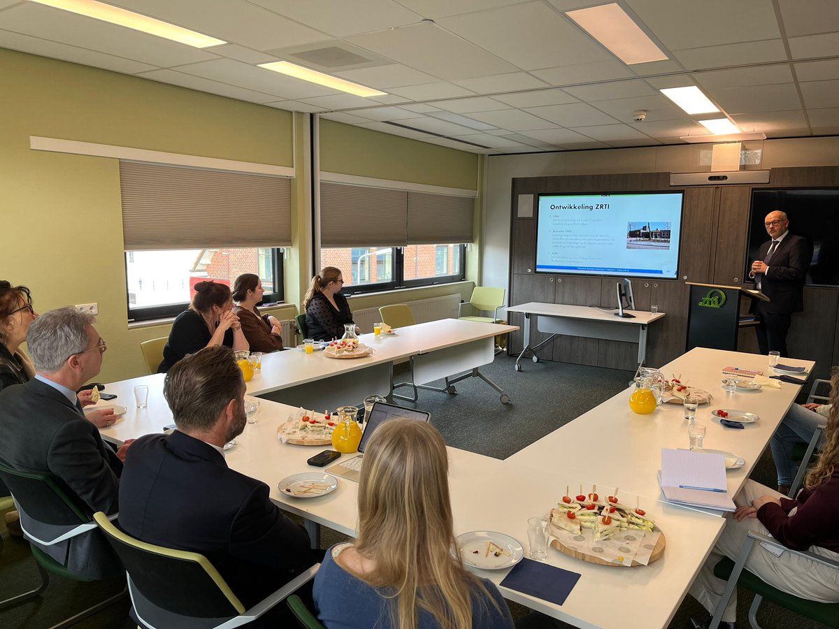 HarryvdMaas's tweet photo. Samen met Hugo de Jonge op bezoek bij het Zuidwest Radiotherapeutisch Instituut, Vlissingen. Het #ZRTI laat zien waar Zeeland voor staat: hoogwaardige #kankerzorg, dichtbij en mensgericht. Het is belangrijk dat we deze zorg nu en in de toekomst blijven aanbieden in @provzeeland https://t.co/v1zUmJBhI6