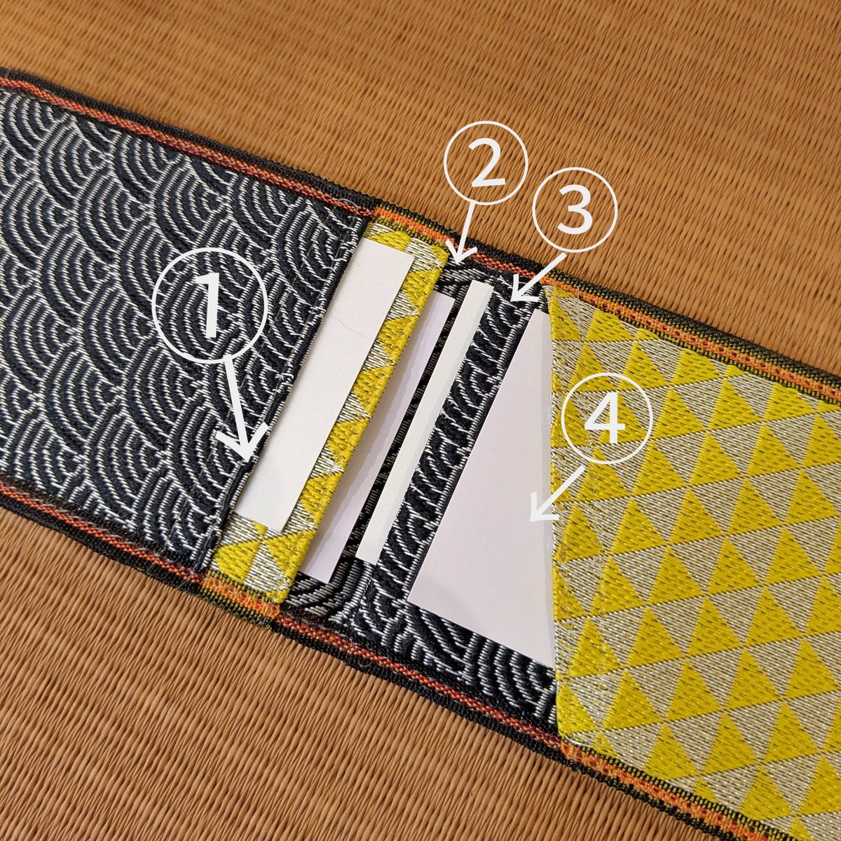 畳べりで作られた丈夫で軽い名刺入れ。ポケットが4カ所あって使いやすい。
詳細はブログをご覧くださいね。
mabysoshite.hatenablog.com/entry/2026/01/…