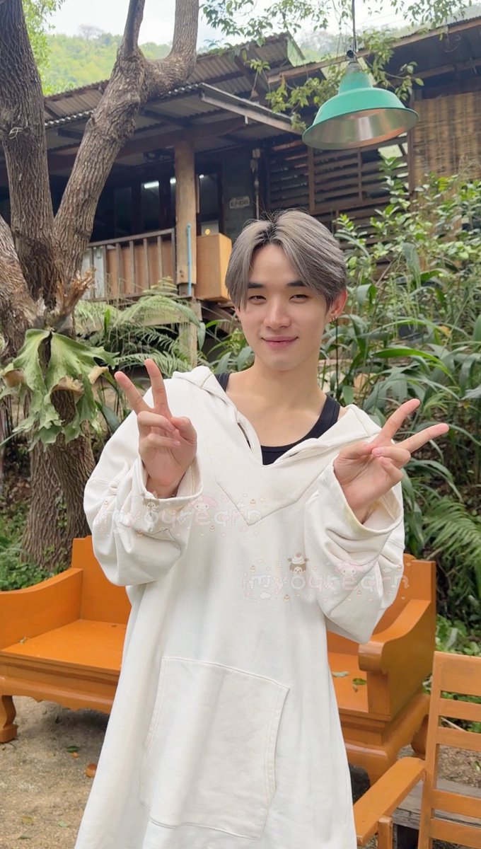 iamocto3er's tweet image. น้องฮงบอกว่าถ่ายด้วยกันมั้ยครับ ผมเขินที่จะต้องถ่ายคนเดียว แต่ฮงรู้ม้ายพี่เขินมากกว่าที่ต้องถ่ายคู่กับฮงอะ ใจมะม๊าจะแตกออกมาเป็นเสี่ยงๆแล้ว 🥹💘 

*** ไม่เรียลไทม์ ❌ 
ไม่ได้รบกวนเวลาส่วนตัวน้องนะค้าบ เค้าเดินไปเจอกันตอนจาไปห้องน้ำพอดี แถมตอนกลับเค้าลงอีกทางเกรงใจน้อง ๆ…