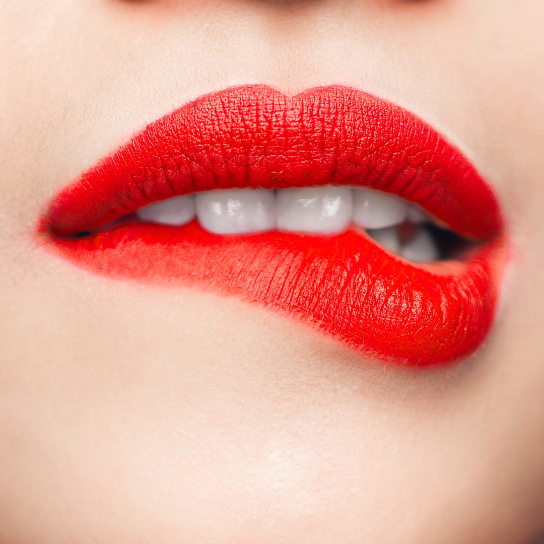 StarStruckbySL's tweet photo. He’ll remember the lips. Always.
https://t.co/aENEXzrPFk
.
#redlips #mattelipstick #redlipstick #makeupbysunny #sunnyleone https://t.co/SRK1hT7O77