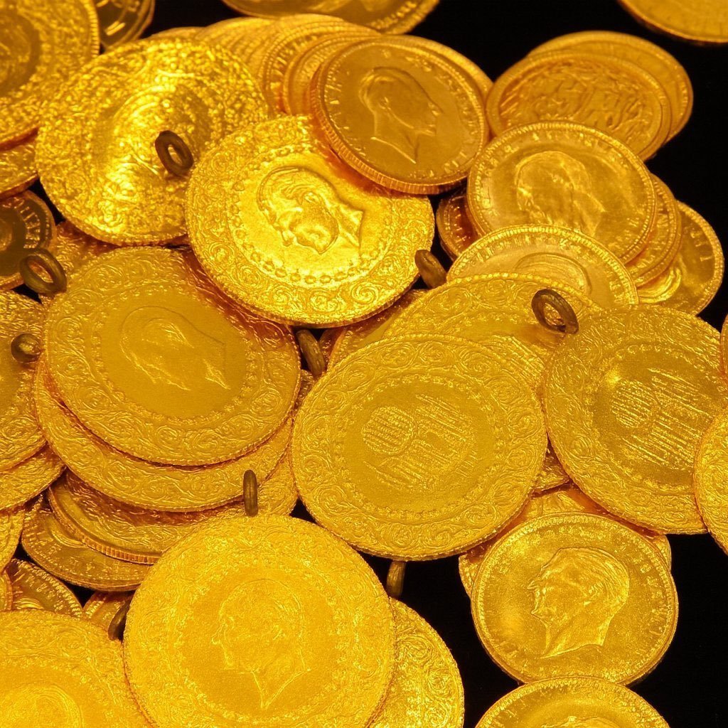 Fiziki gram altın 7.045 TL'yi aşarak rekor kırdı.