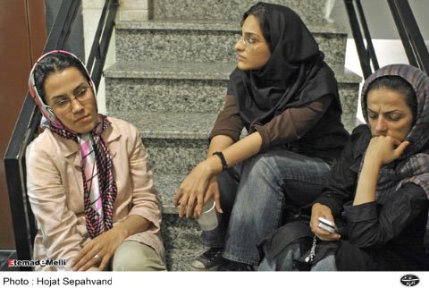 BehroozHos1989's tweet image. خانم لیلی نیکونظر، نویسنده بسیار خوشنام ! نیویورک تایمز در کنار خانمها مسیح علی نژاد و مریم شبانی!