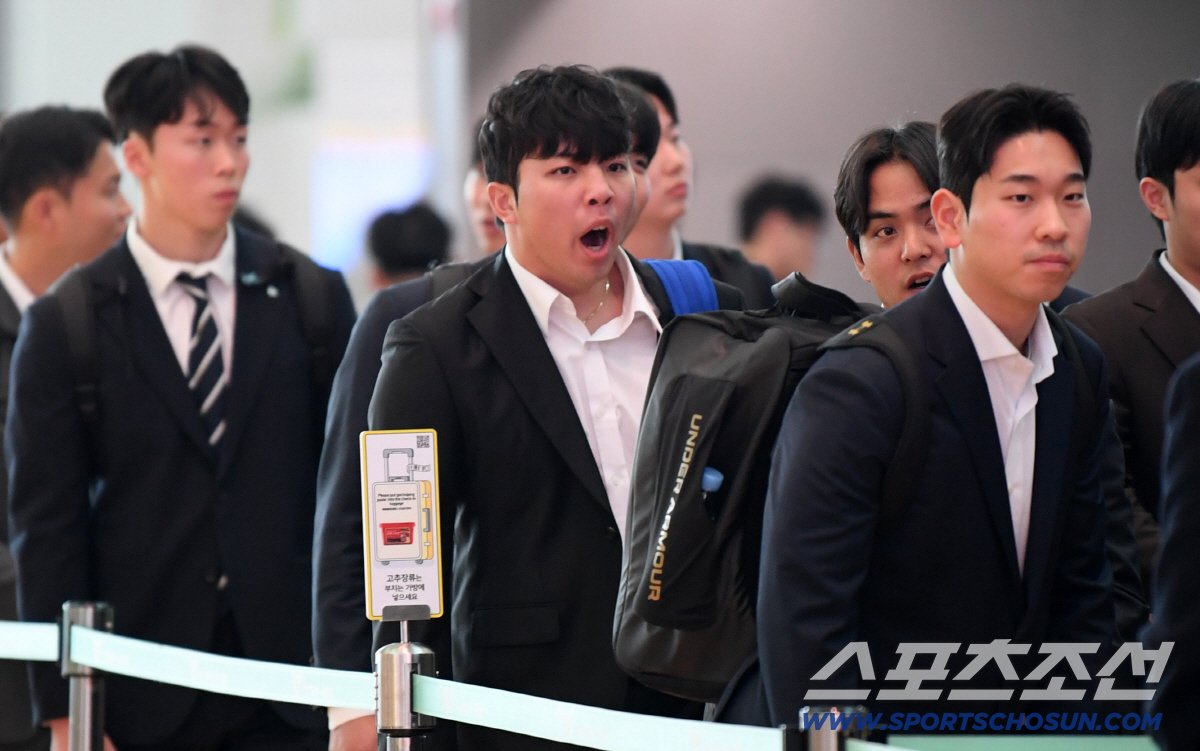 [포토] 김영웅, 졸려요 (출처 : 네이버 스포츠) naver.me/5DDrYONh