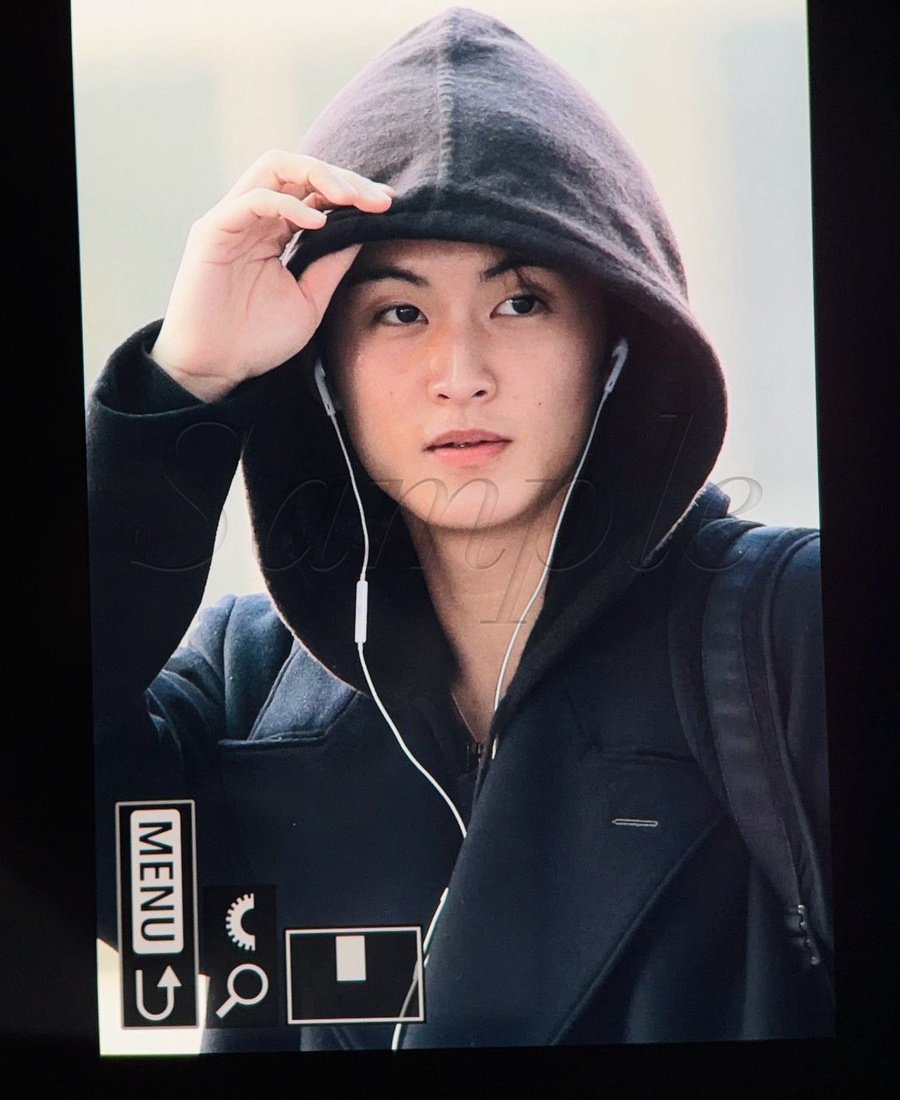 after such a loooong time, he looks super glowing... safe skies markie <33