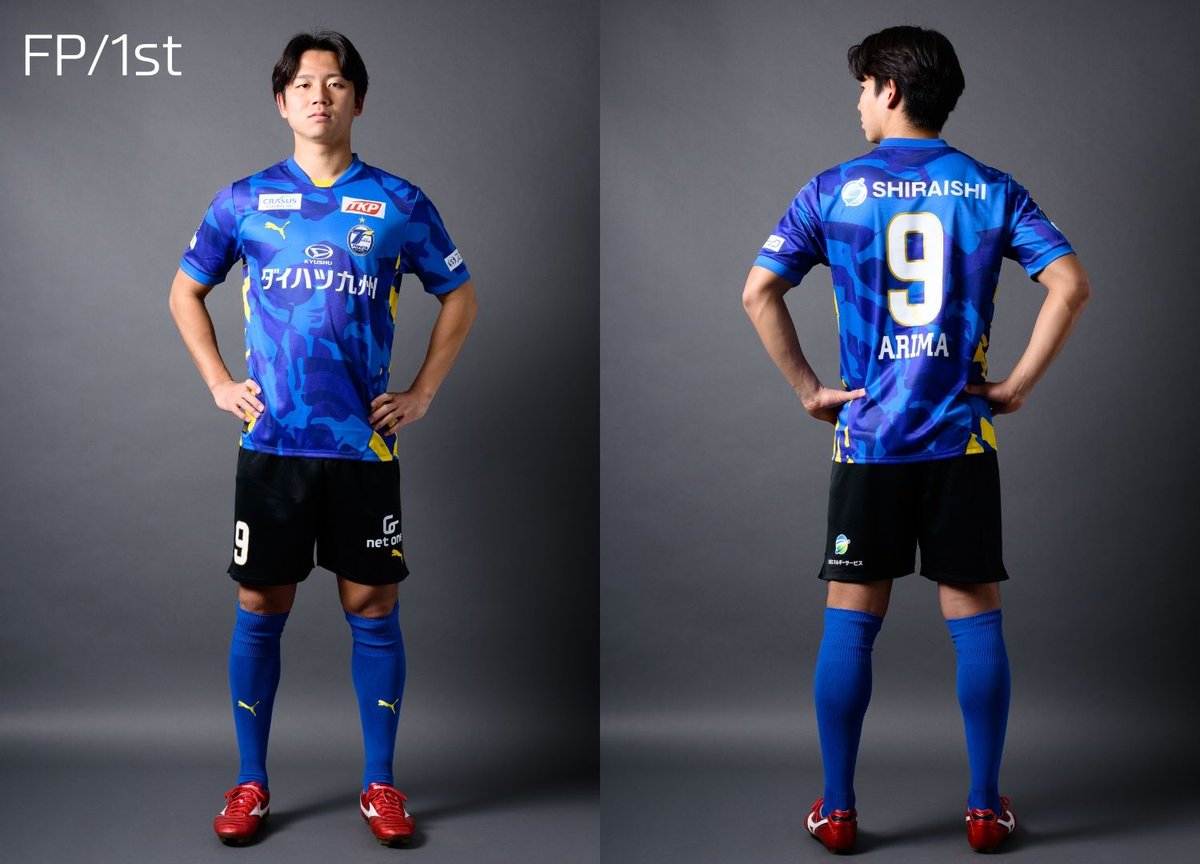 パンツは黒の方がかっこいいとは思ってるんだけどやっぱ青に戻して