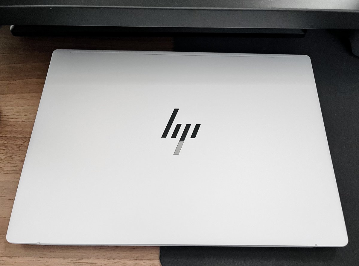 NicoBit25's tweet image. 大学用のノートパソコン届いたぞ！！
1キロ以下のやつを買ったけど持っただけでエグすぎる｡ﾟ+.( °∀°)ﾟ+.ﾟ
高校の時に買ったSurface Go 3よりは流石に重いけど全く気にならない
(そんなに高スペックじゃないけど)性能が数倍上がったしキーボードも打ちやすい！何より画面がデカい！感動モノ