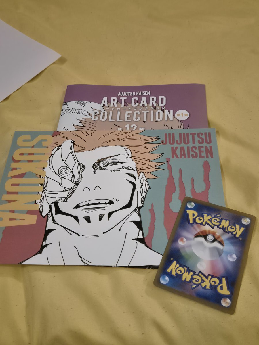 Emxzzy's tweet image. i got this thinking, oh great a card! I thought it would be around the size of a normal trading card and i can add it to my binder or something, I had prepared a sleeve that fits most trading cards, I was very wrong about the size lol