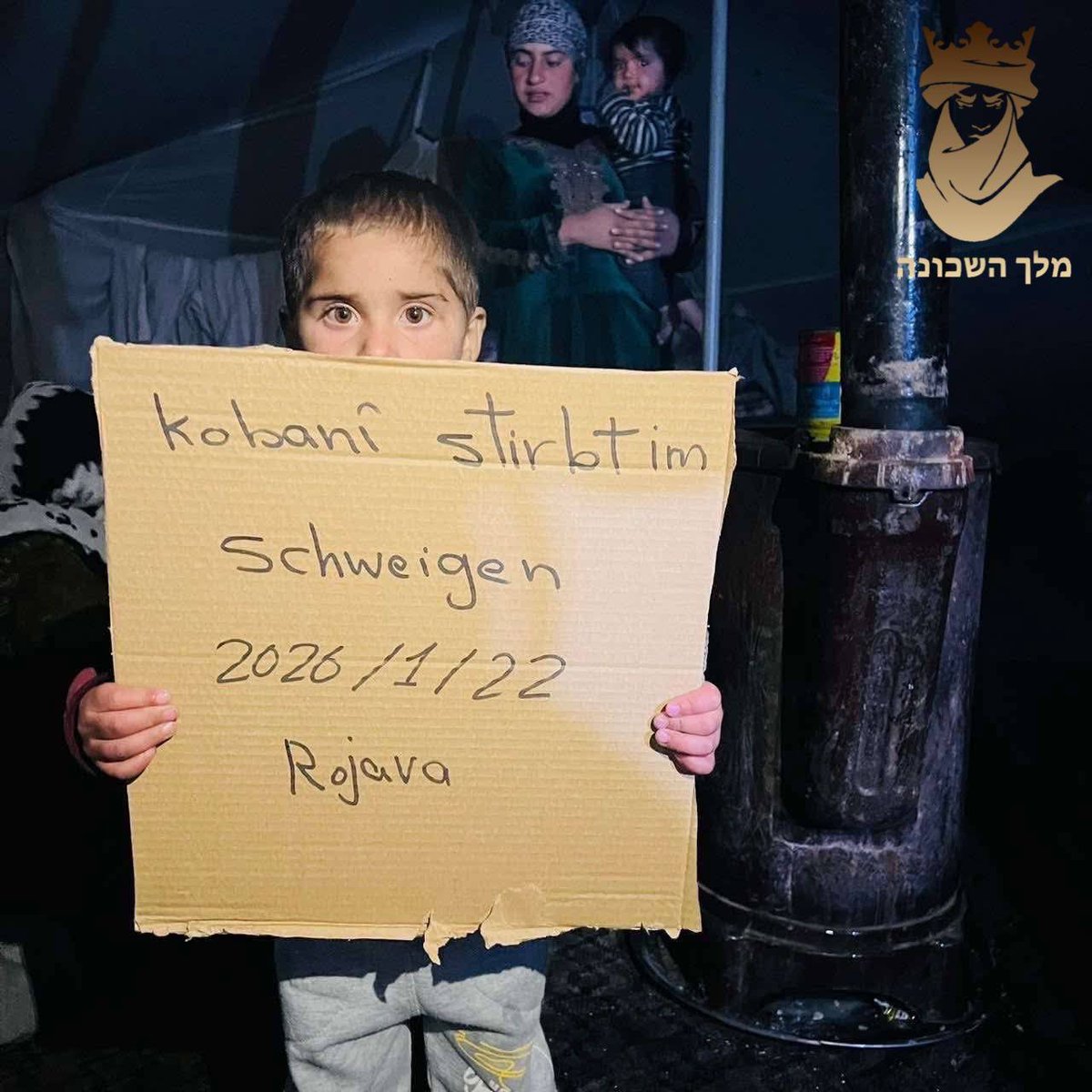 ShemaNews's tweet photo. Kobani şehrindeki Kürtler dünyadan  yardım istiyor

Durumlarını tüm dünyaya duyurmak için İngilizce ve Almanca dillerinde pankart tutan çocukların dokuz fotoğrafı. https://t.co/4Y2DVZiCAC