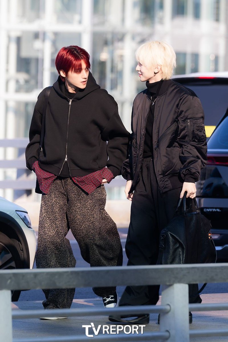 JWYcomfort's tweet image. THIS WOOSANG PIC IN AIRPORT OMGGGG