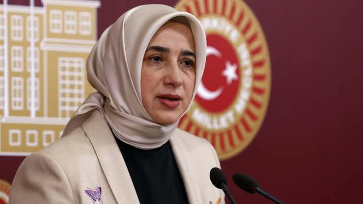 "Utanmıyoruz" çıkışıyla gündeme gelen Özlem Zengin:

"Garip, gureba bize her zaman oy verir"
