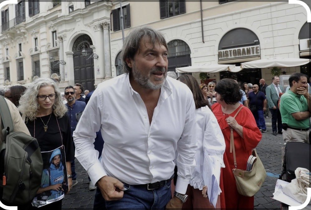 Se avete un problema con il pc chiamate questo tecnico.
Vi risolverà tutti i problemi grazie al suo innovativo software denominato <a href="/reportrai3/">Report</a>