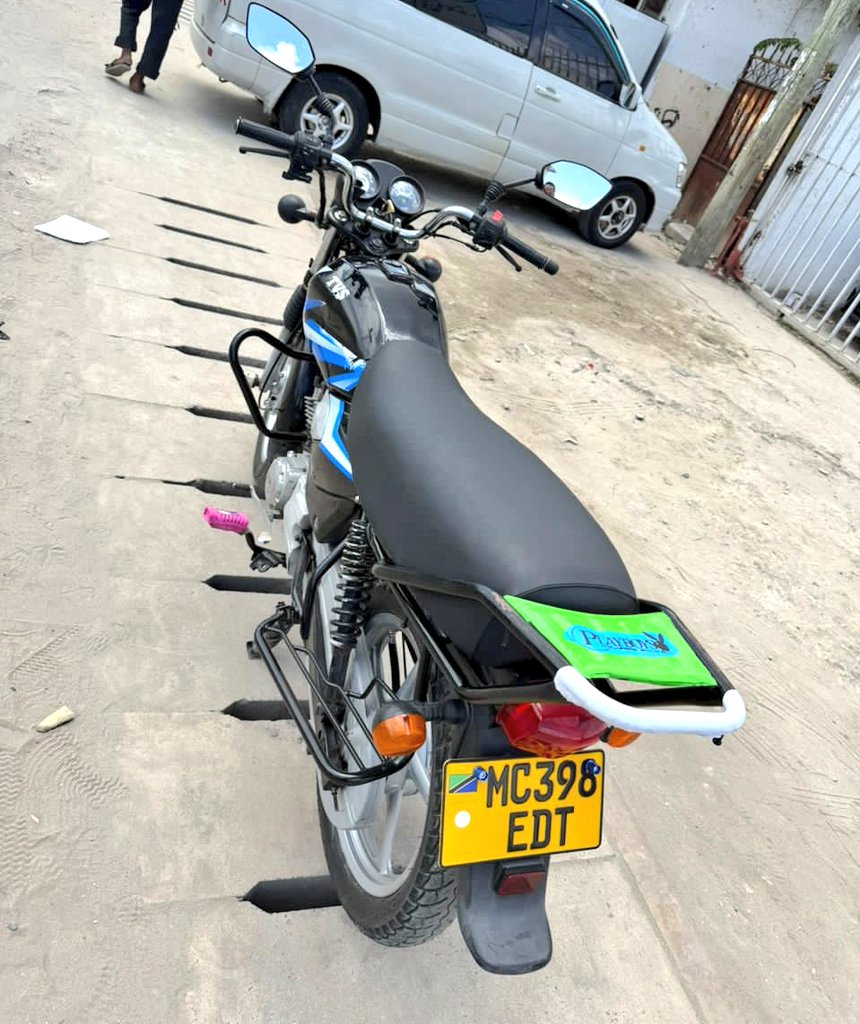 Eng_Matarra's tweet image. TVS STAR HLX 🌟 🔥 🔥

REG" #EDT

▪️Cc. 125
▪️Gear Nne 
▪️Engine safi 
▪️Starter Inapiga 
▪️Full Documents ✅️ 

#BEI - Tshs. 1,480,000/=

IPO DAR (Mikoani Tunasafirisha)

CALL 📞 📲-0793022184
WHATSAPP-0719542184