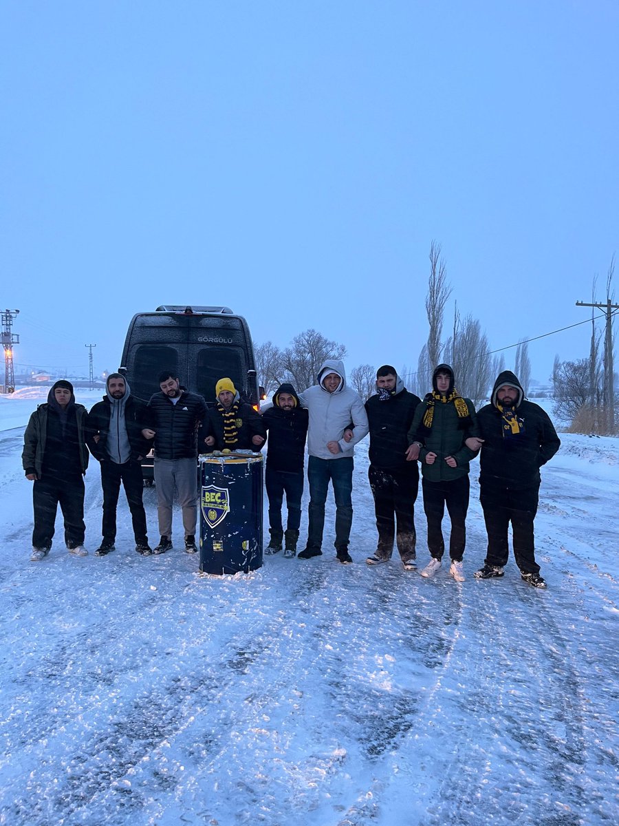 ELAZIĞ DEPLASMAN YOLU HAKKINDA BİLGİLENDİRME

​Elazığspor maçı için çıktığımız deplasman yolculuğunda, Malatya yoluna çığ düşmesi nedeniyle yol trafiğe tamamen kapanmıştır.

​Yolun ancak öğle saatlerinde açılabileceği bilgisini almış bulunmaktayız. Maç saatinin 14:00 olması ve
