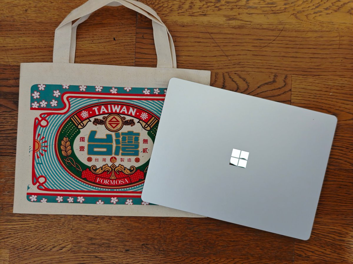 haruotpe's tweet image. ノートパソコン入れたらぴったりだった