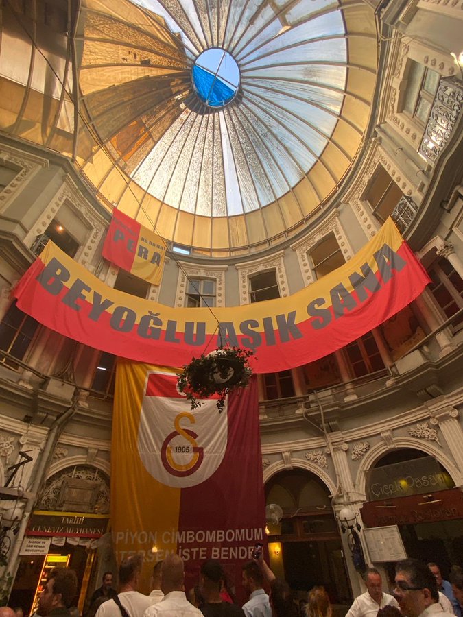 📍 Sokak 

Asmalı Tünel’in enerjisi, Pera’nın  ruhu

#AsmalıTünel #Pera

👕aggressivo.com.tr/pera-jacket?Be…