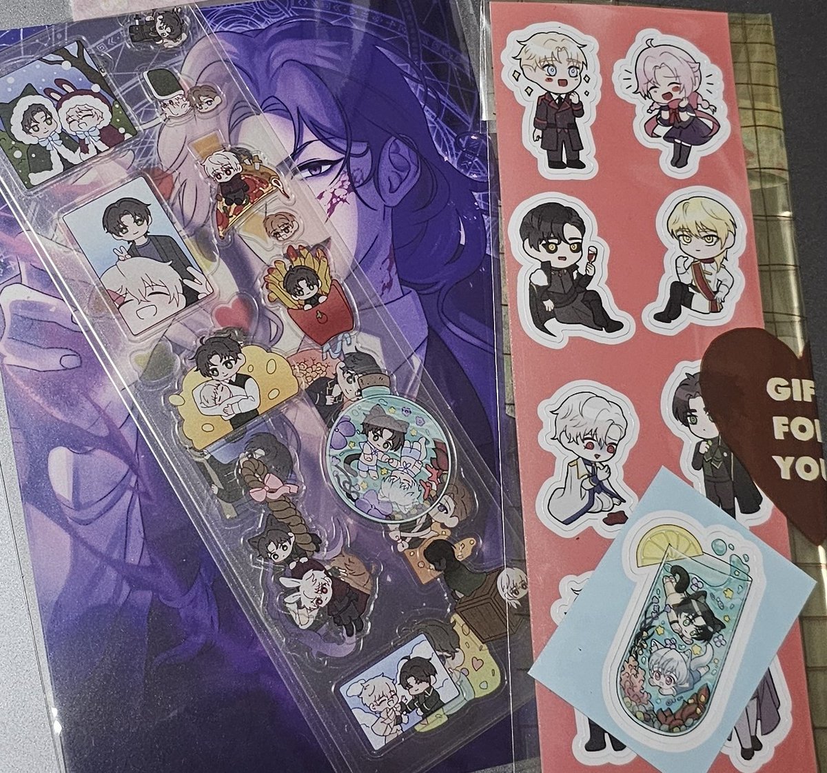 현생살다가 공서님이 보내주신 굿즈가 왔다는 내용을 봐서 후다닥 받아왔습니다... 너무 귀여워요🥹❤️❤️