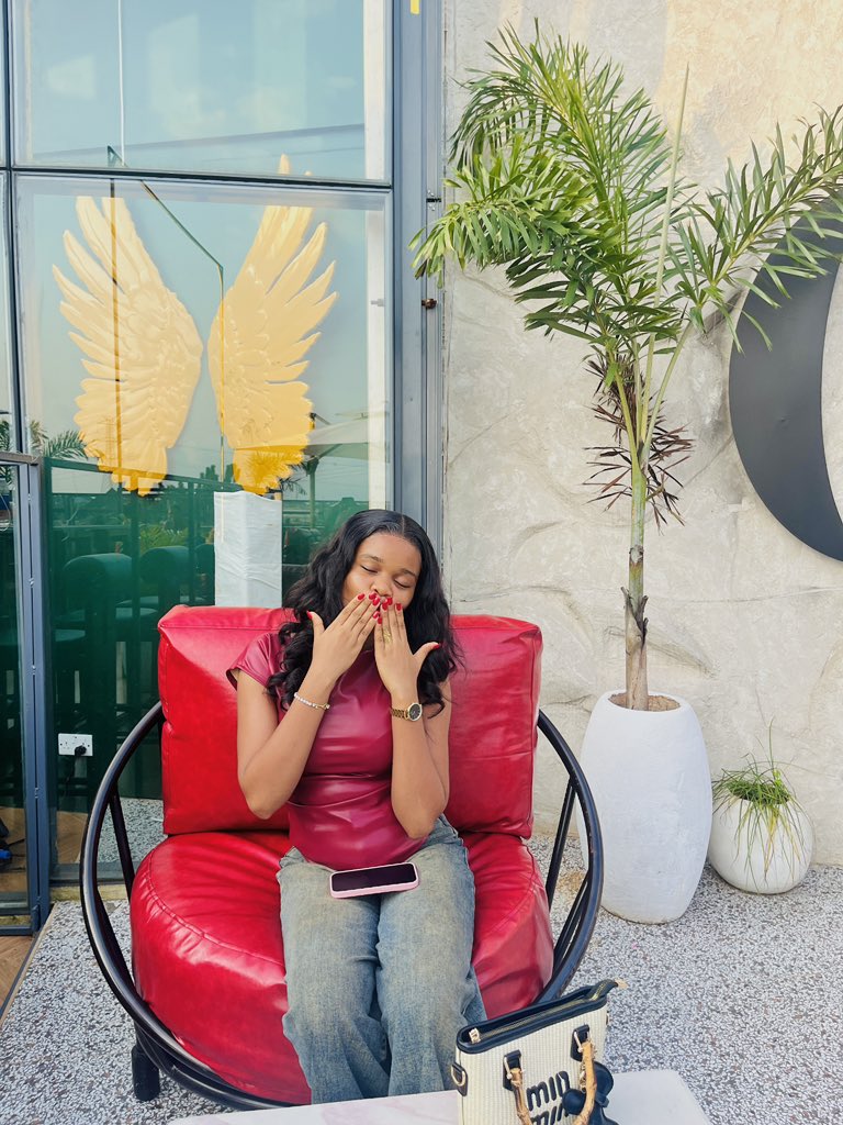 zoey_thefirst's tweet photo. Gm!
It’s weekend ensure you touch grass.🤭❤️ https://t.co/B6v4k9keLE