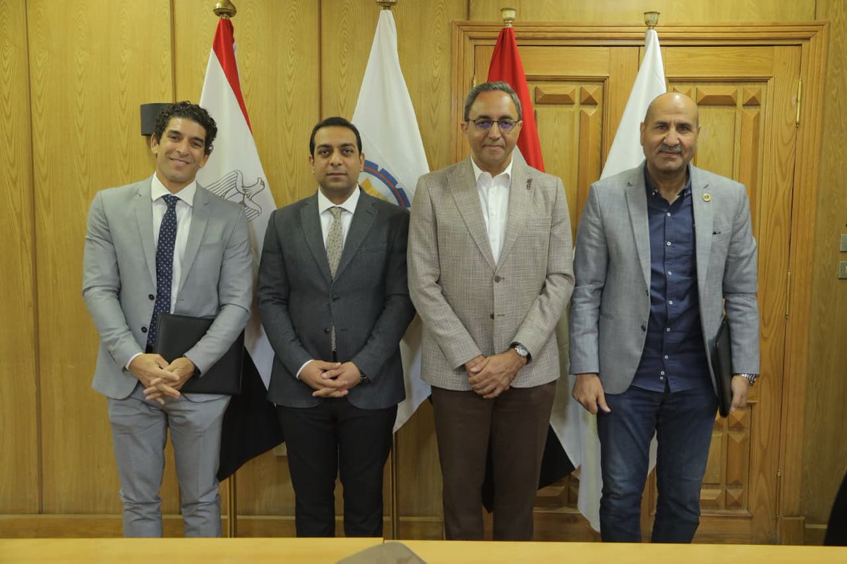 محافظ قنا: دعم جهود الدولة في توفير فرص عمل وتدريب فعال للشباب بالتعاون مع "شغلني"

صرح الدكتور خالد عبدالحليم، محافظ قنا، أنه تم توجيه القيادات التنفيذية بالتعاون الكامل مع شركة "شغلني"، باعتبارها شريكًا في دعم المبادرات التنموية والمجتمعية التي تستهدف رفع كفاءة الموارد البشرية