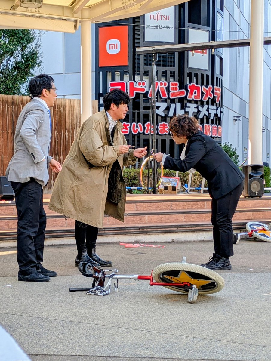yuihagon2's tweet photo. 息子が毎年「観たい!!」と話すWittyLookさん。五輪車を見てハラハラドキドキする親子。Hi2くんもちょこっと参加もあり面白かったなぁ。声が出なかったCHEEKY!!さんお大事に。
#さいたま新都心大道芸フェスティバル2026
#WittyLook  さん https://t.co/UANSfp0COF