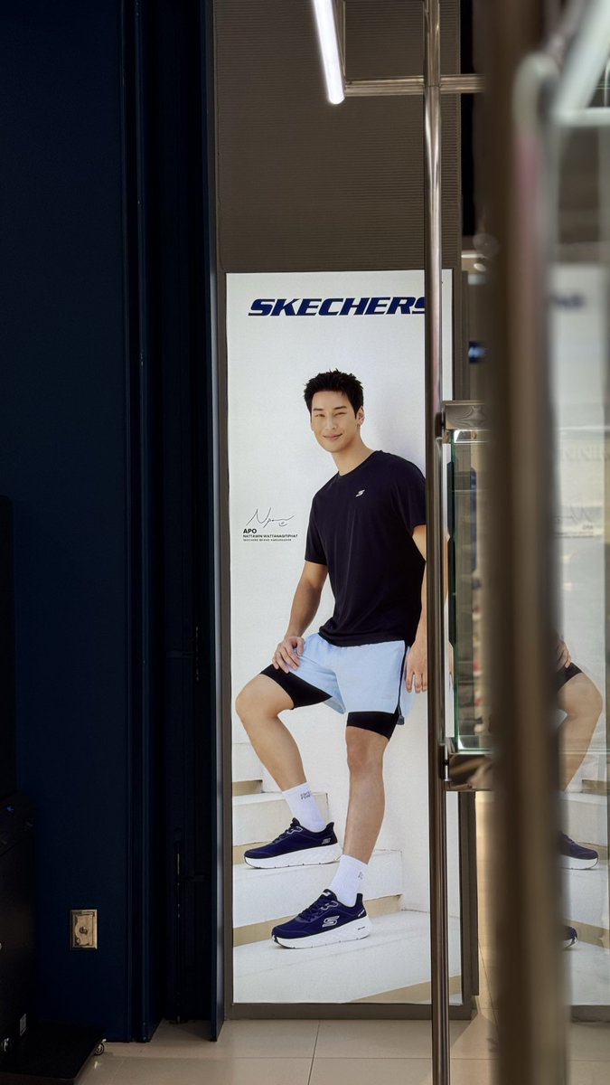 WeWearThisBrand's tweet image. สวัสดีวันศุกร์