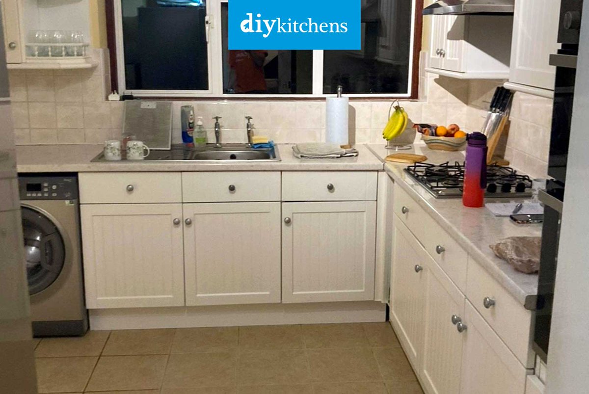 DIY_Kitchens's tweet image. 🌟 Jonathan &amp;amp; Chelcie from Kent shows us their completed Innova Luca Cobham Blue Handleless #kitchen, supplied by DIY Kitchens (Ref:4256) - bit.ly/CustomerKitche…

Visit diy-kitchens.com to see how much you could save on your dream kitchen! 

#luca #handlelesskitchens