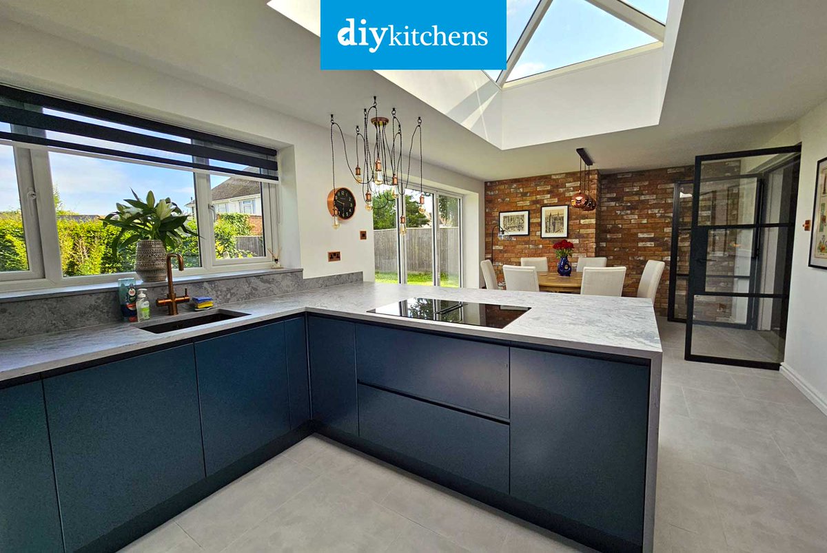DIY_Kitchens's tweet image. 🌟 Jonathan &amp;amp; Chelcie from Kent shows us their completed Innova Luca Cobham Blue Handleless #kitchen, supplied by DIY Kitchens (Ref:4256) - bit.ly/CustomerKitche…

Visit diy-kitchens.com to see how much you could save on your dream kitchen! 

#luca #handlelesskitchens
