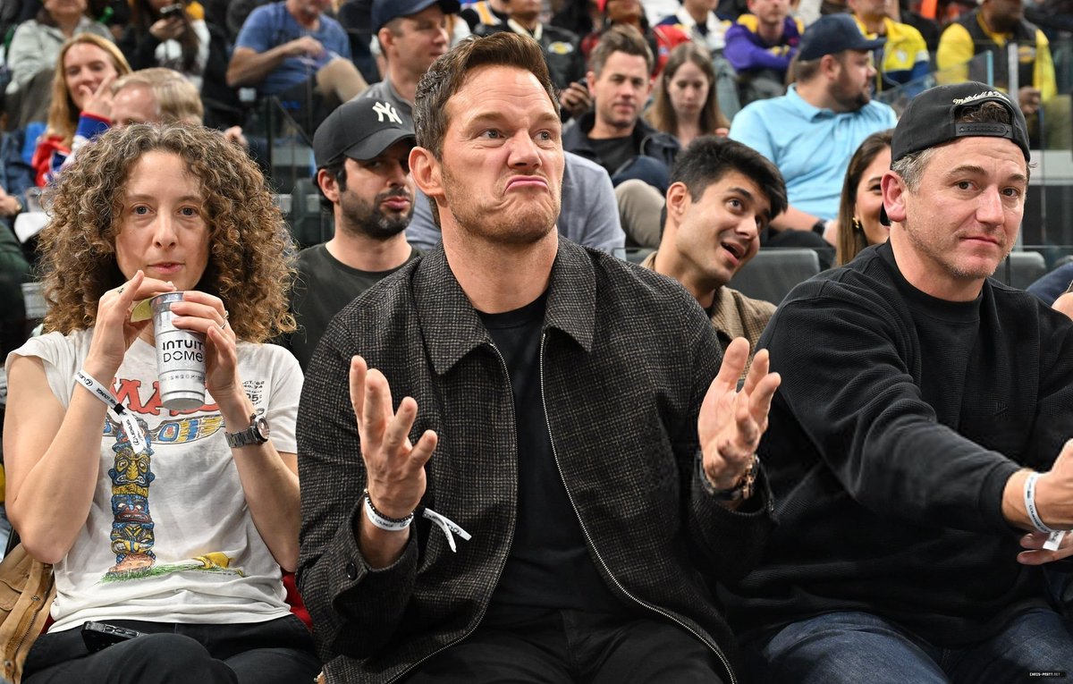 📸 Chris Pratt (@prattprattpratt) attends the game between the Los
