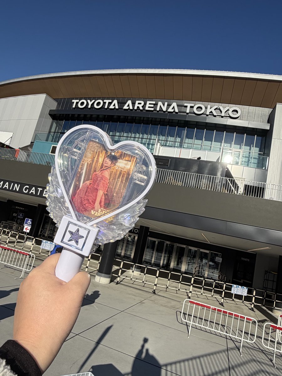 nmk_animenouta's tweet photo. トヨタアリーナの前に有明アリーナでIDOLICの魔法買って、NANACAという名のNカード装填してみた！(LIVE中はキンブレ振るよ)青空！可愛い！プリキュア！ラブ！
#水樹奈々 
#IDOLICの魔法 https://t.co/O3HvJmnVrn